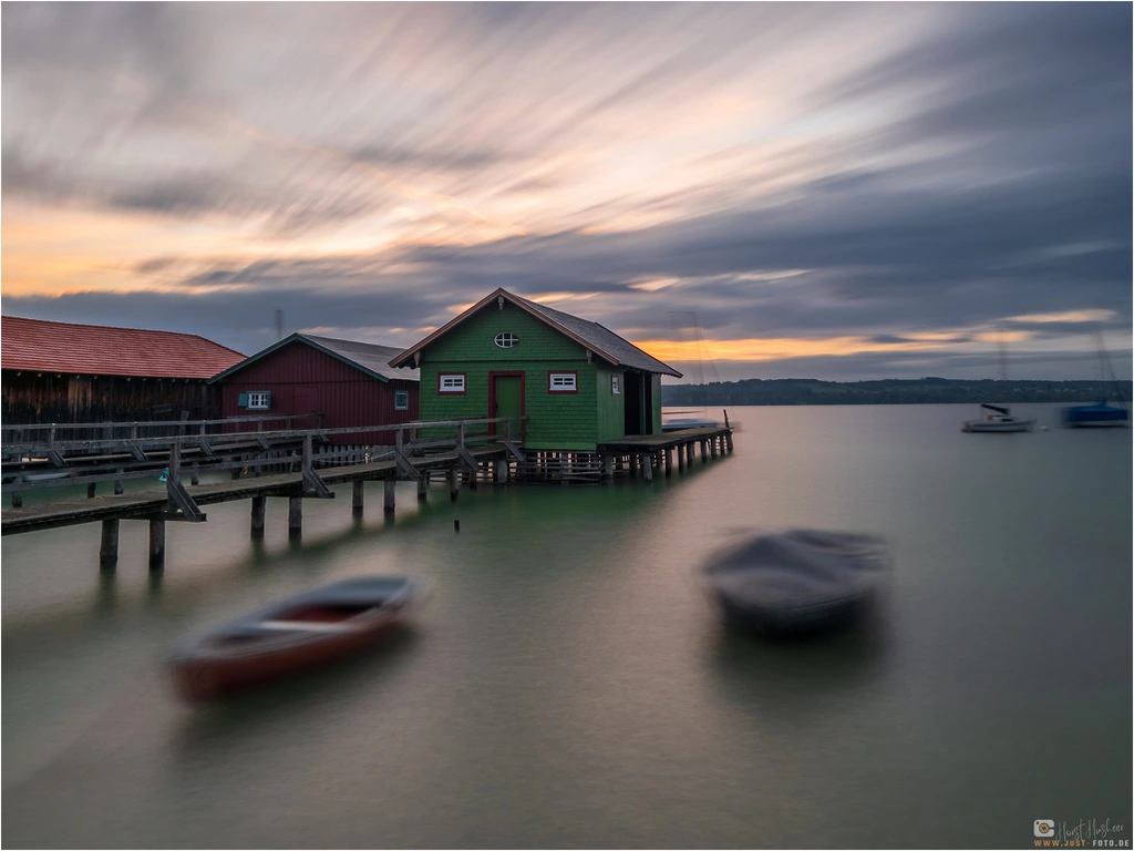 Fotografieren lernen auf just-foto.de - Langzeitbelichtung mit dem iPhone - Bootshaus am Ammersee